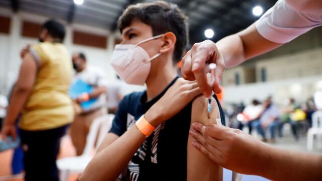 Los ministros de Salud del país respaldaron la utilización de la vacuna Sinopharm para los menores