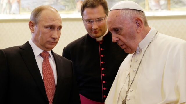 Por la guerra, el Papa dijo que está dispuesto a reunirse con Putin en Moscú
