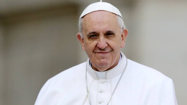 El Papa Francisco designó a tres mujeres en el organismo que nombra a los obispos