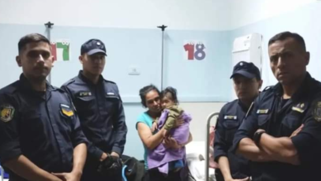 Policías salvaron a una bebé de 8 meses que se había broncoaspirado