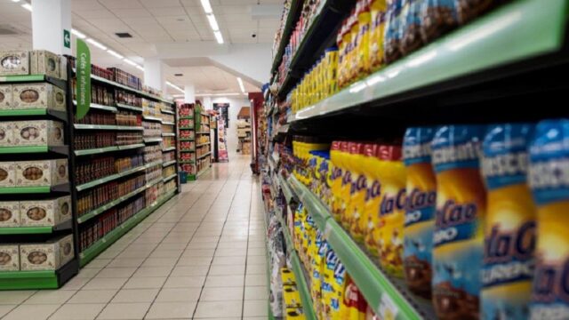 Dos consultoras señalaron fallas en la regulaciones por la suba de los alimentos en enero